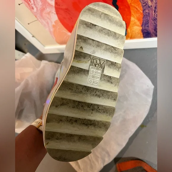 SILVER HOLOGRAM DUNE DESERT PLATFORM BOOTS by Y.R.U. - Picture 5 of 9